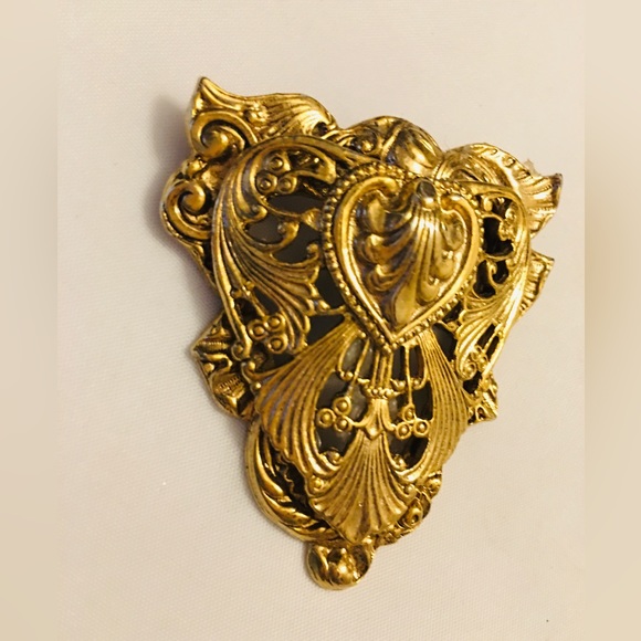 Gold Tone Ornate Vintage Victorian Brooch - Picture 7 of 7